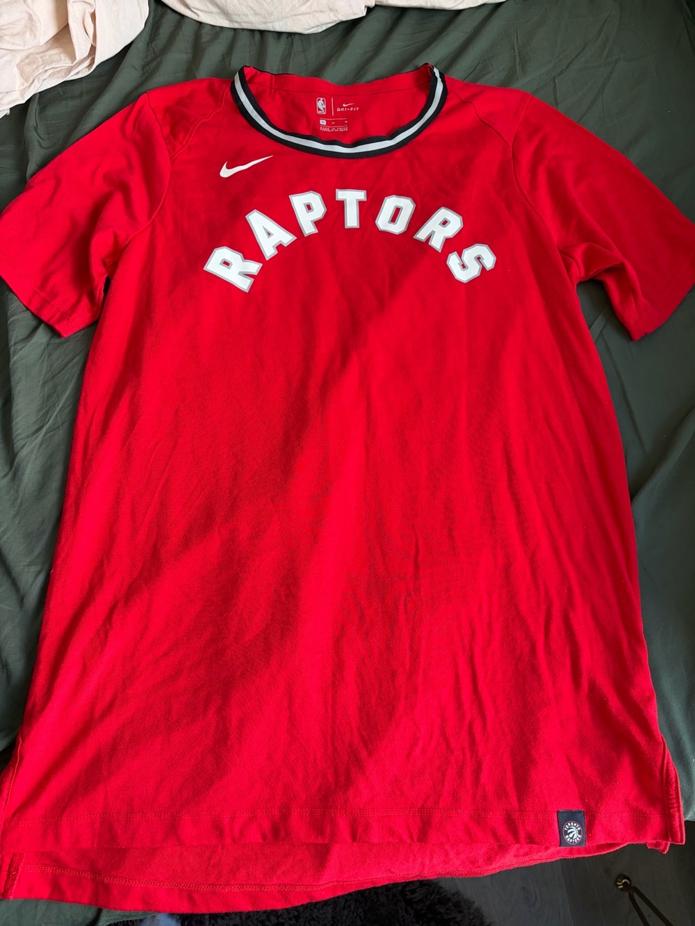 Nike Toronto Raptors Red Short-Sleeve Jersey Tee - Men’s medium